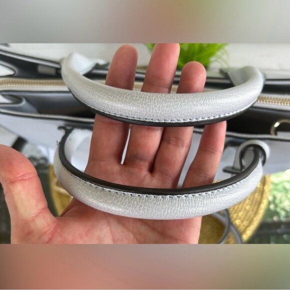 Gray Faux Leather Tote Handbag With Dual Handles & Gold Zipper Closure - Picture 4 of 12